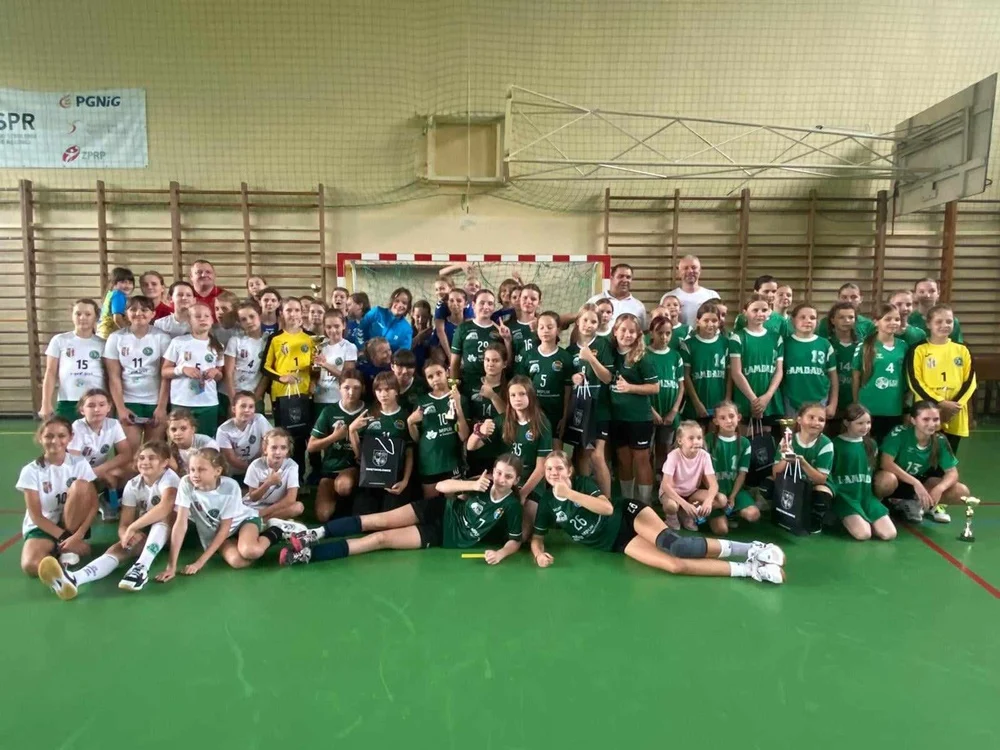 Turniej piłki ręcznej o Puchar Dyrektor SP 1 w Świętochłowicach. Sprawdź wyniki!