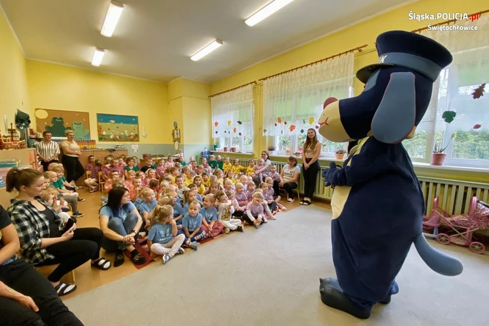Bezpieczniej w drodze do przedszkola. Świętochłowiccy policjanci wygłosili prelekcje