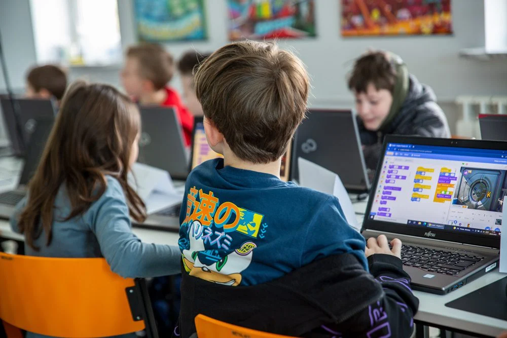 Młodzież nadal widzi swoją przyszłość na rynku IT? "Koduj z Gigantami" w Świętochłowicach