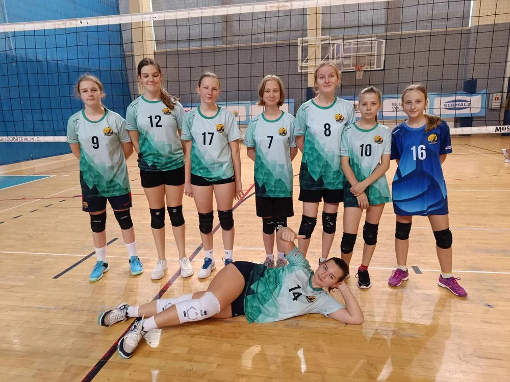 Siatkarki UKS Dwójka zagrały w Świętochłowicach!