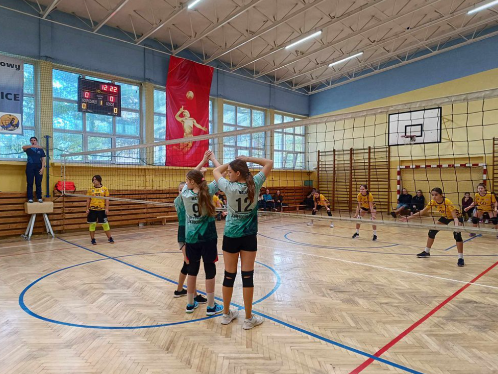 Siatkarki UKS Dwójka zagrały w Świętochłowicach!