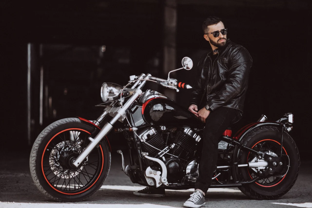 Jaka kurtka motocyklowa turystyczna sprawdzi się w każdych warunkach? Podpowiadamy!