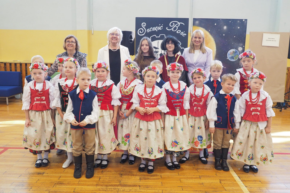 Jubileusz 35-lecia Szkoły Podstawowej z Oddziałami Integracyjnymi nr 42 [ZDJĘCIA]