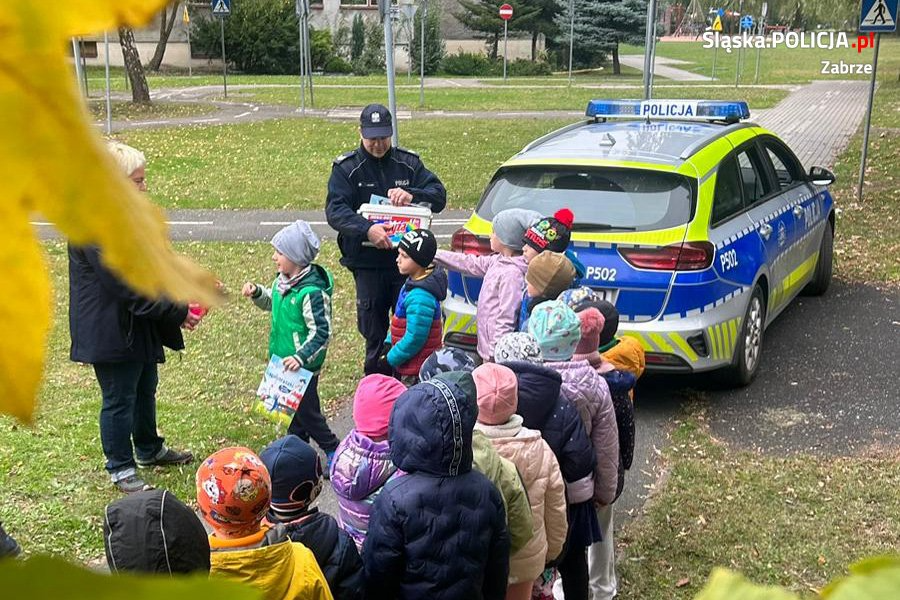 Dzielnicowi z drugiego komisariatu odwiedzili przedszkolaków