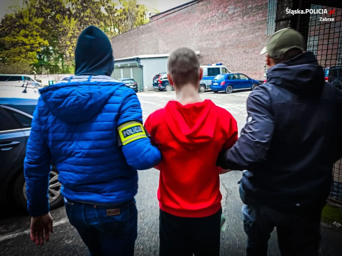 Napadł na aptekę i drogerię z pistoletem. Ukradł m.in. mydło i pastę do zębów! [WIDEO]