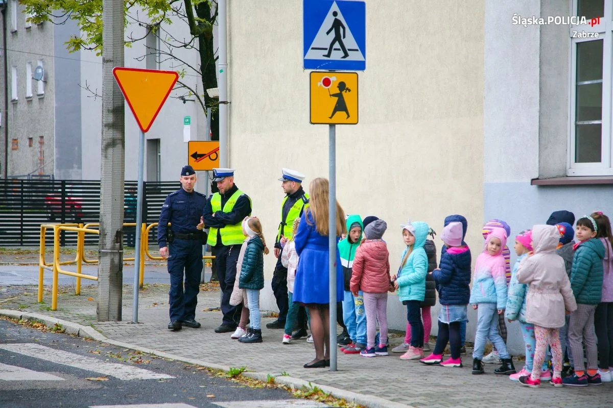 Profilaktyczne spotkanie policjantów z uczniami podstawówki