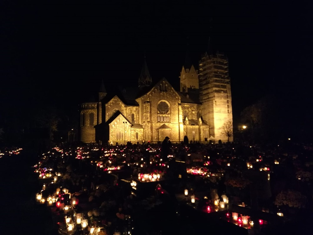 Zaduszki - historia, wierzenia i obchody