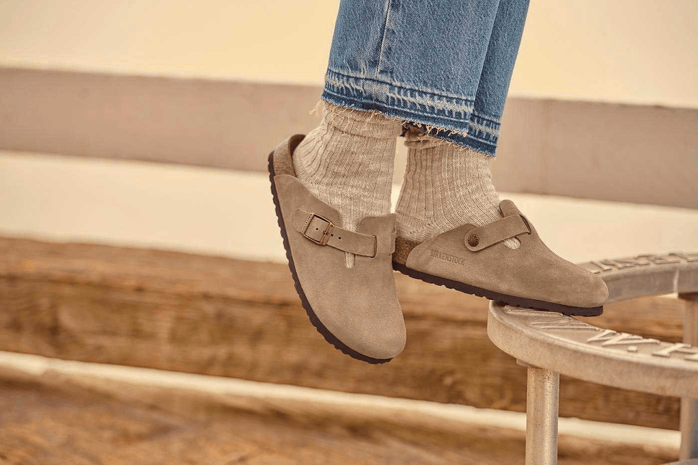 Jak stylizować buty Birkenstock na jesień? Modne, ale ponadczasowe propozycje