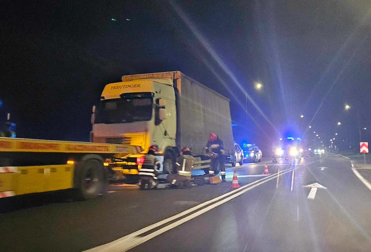 Awaria samochodu ciężarowego na ul. Górnośląskiej. Doszło do wycieku oleju