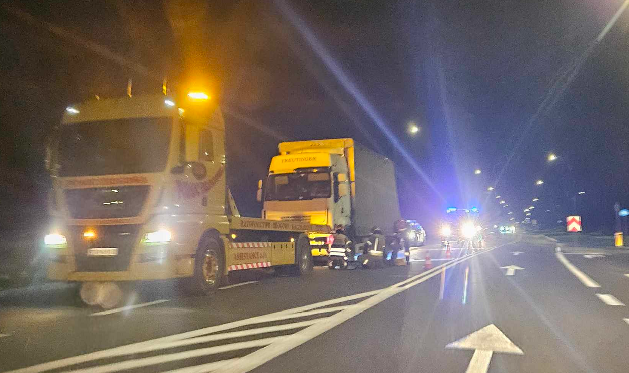 Awaria samochodu ciężarowego na ul. Górnośląskiej. Doszło do wycieku oleju