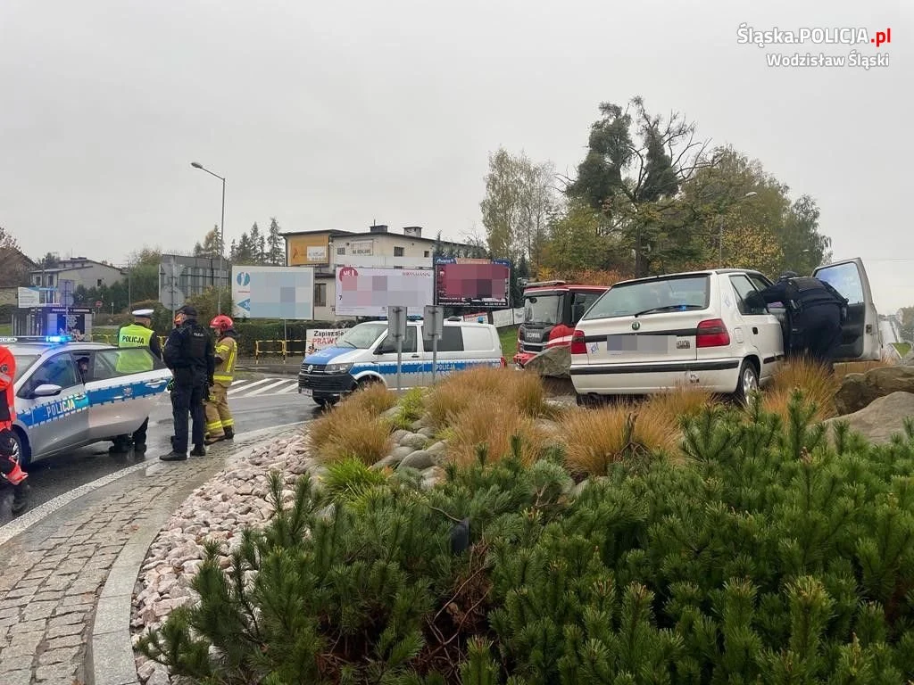 Wodzisław Śląski: 66-latek jechał pod prąd i... zaparkował na rondzie!