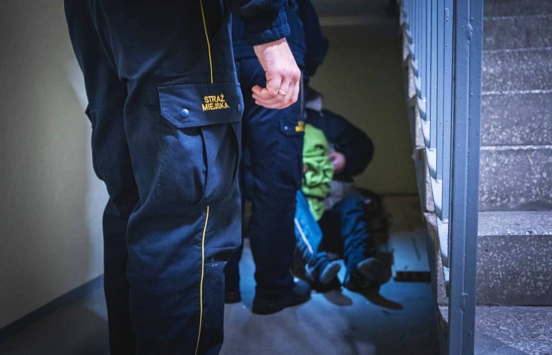Strażnicy kontrolują miejsca bytowania osób bezdomnych
