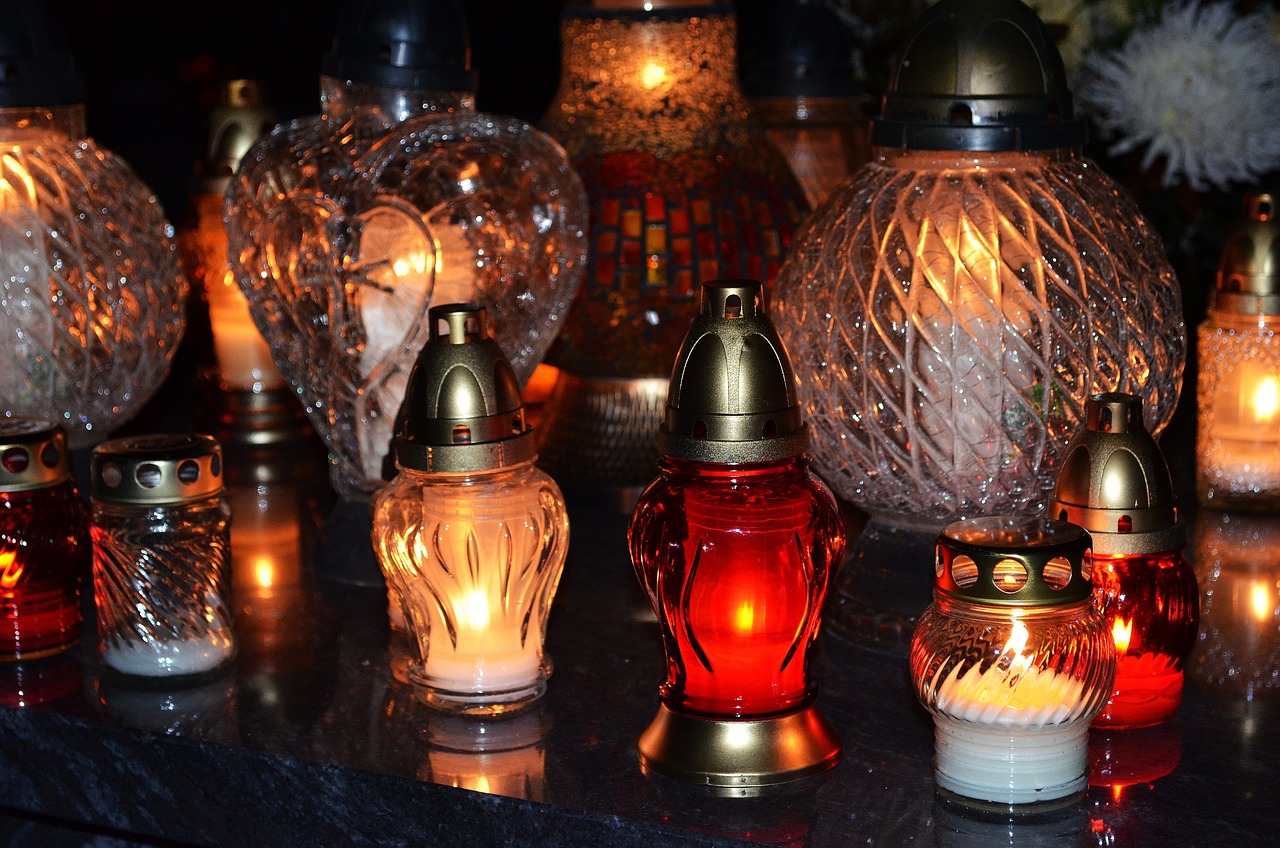 Zaduszki - historia, wierzenia i obchody