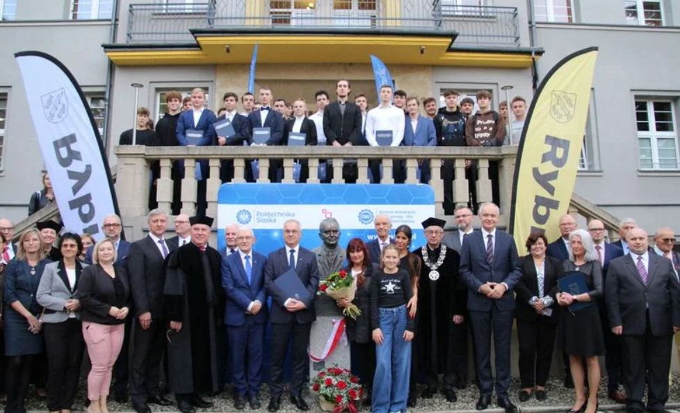 W Rybniku odsłonięto postument Jerzego Kucharczyka!