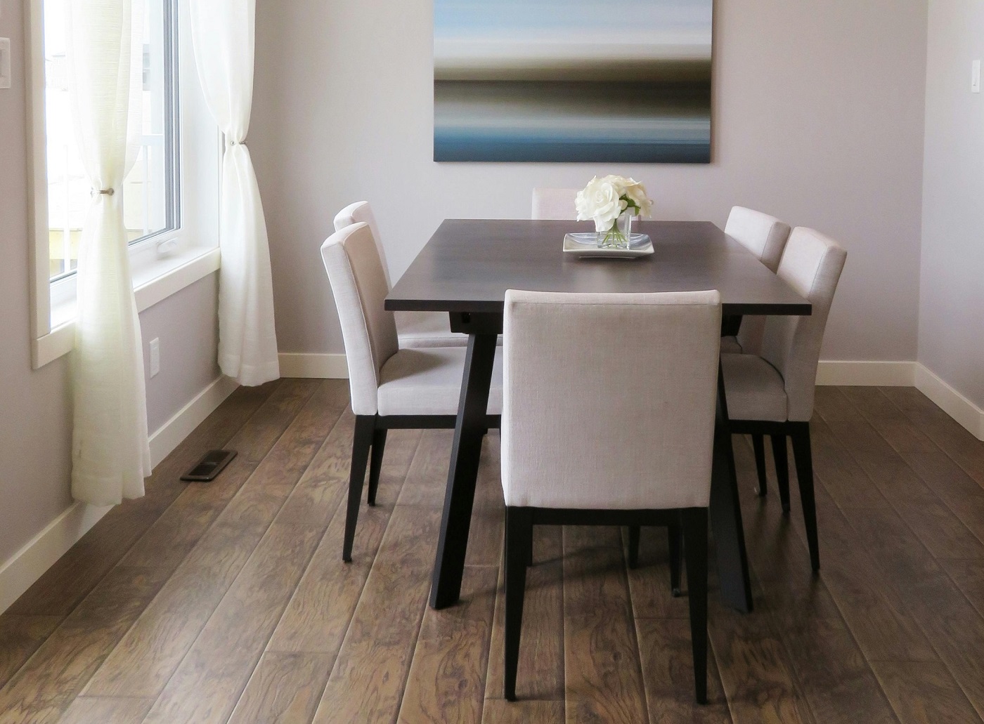 Jaki kolor ścian do płytek drewnopodobnych?