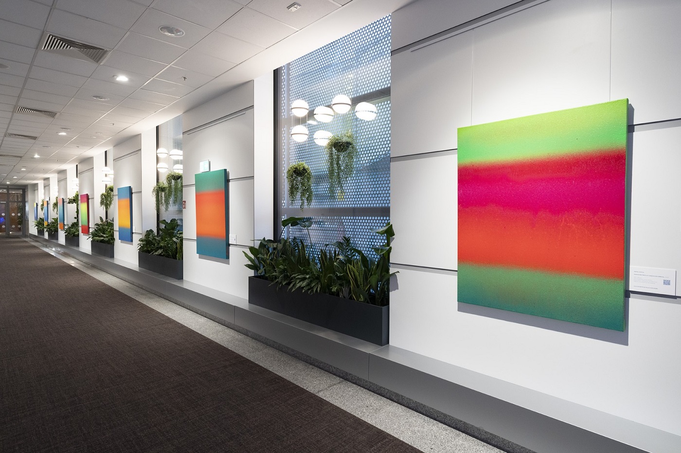 Cykl obrazów bytomskiego artysty na Lotnisku im. Fryderyka Chopina w Warszawie