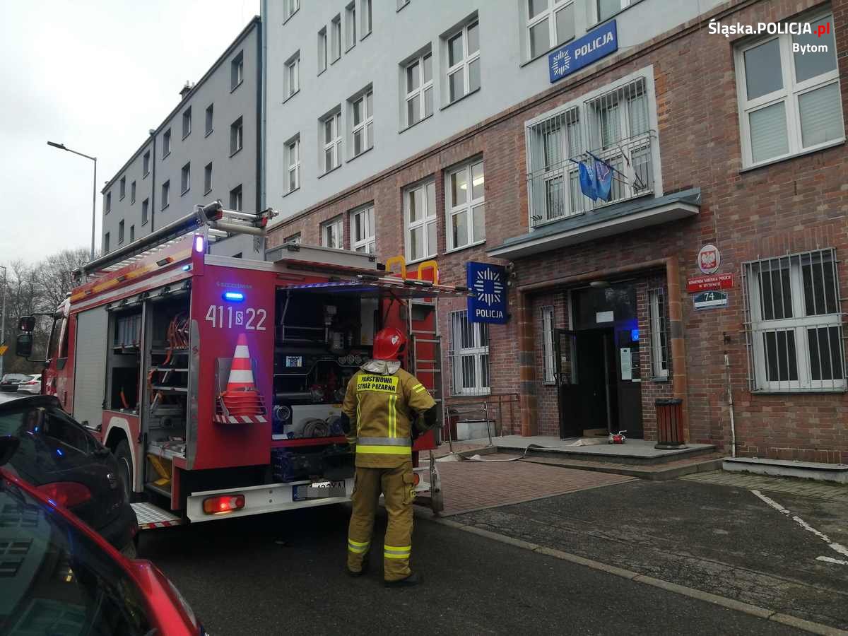 Alarm pożarowy w bytomskiej komendzie. ​To tylko ćwiczenia