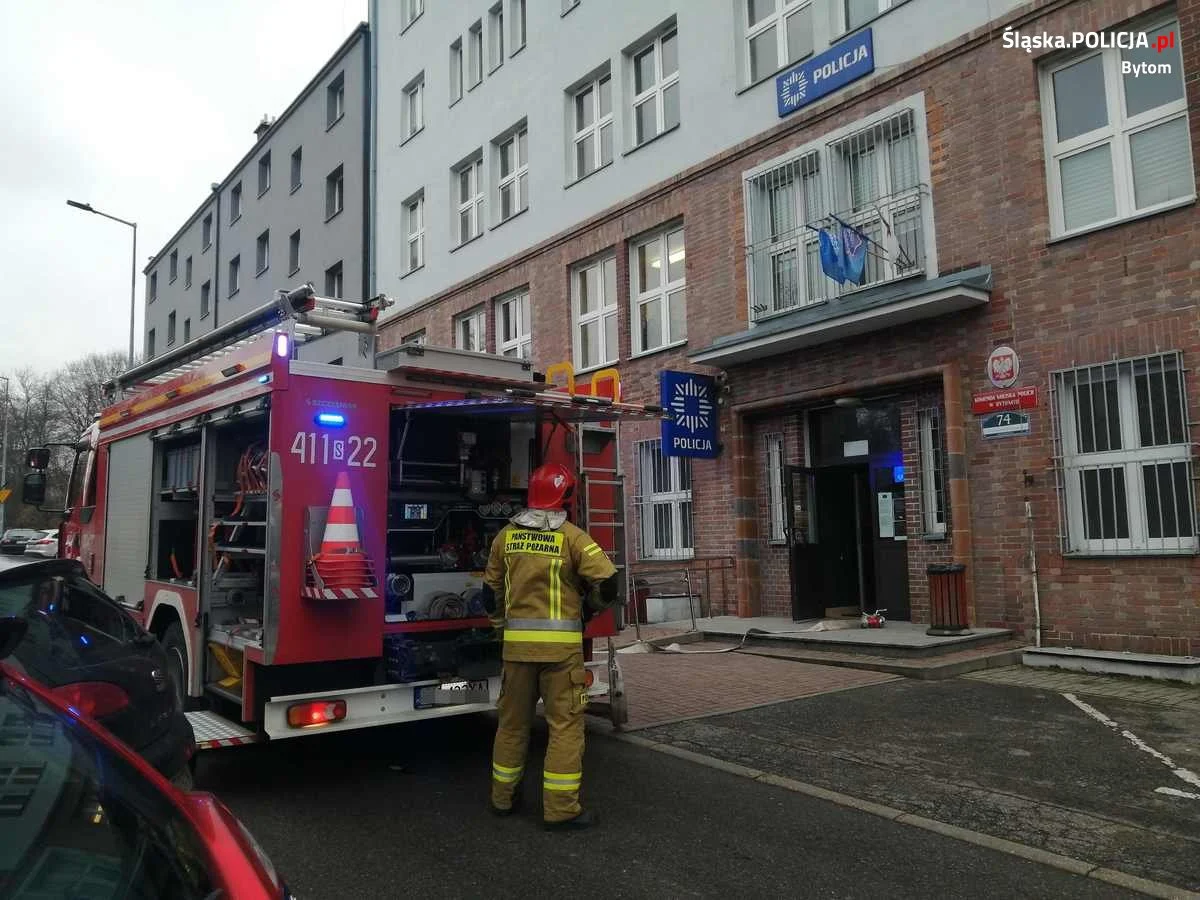 Alarm pożarowy w bytomskiej komendzie. ​To tylko ćwiczenia