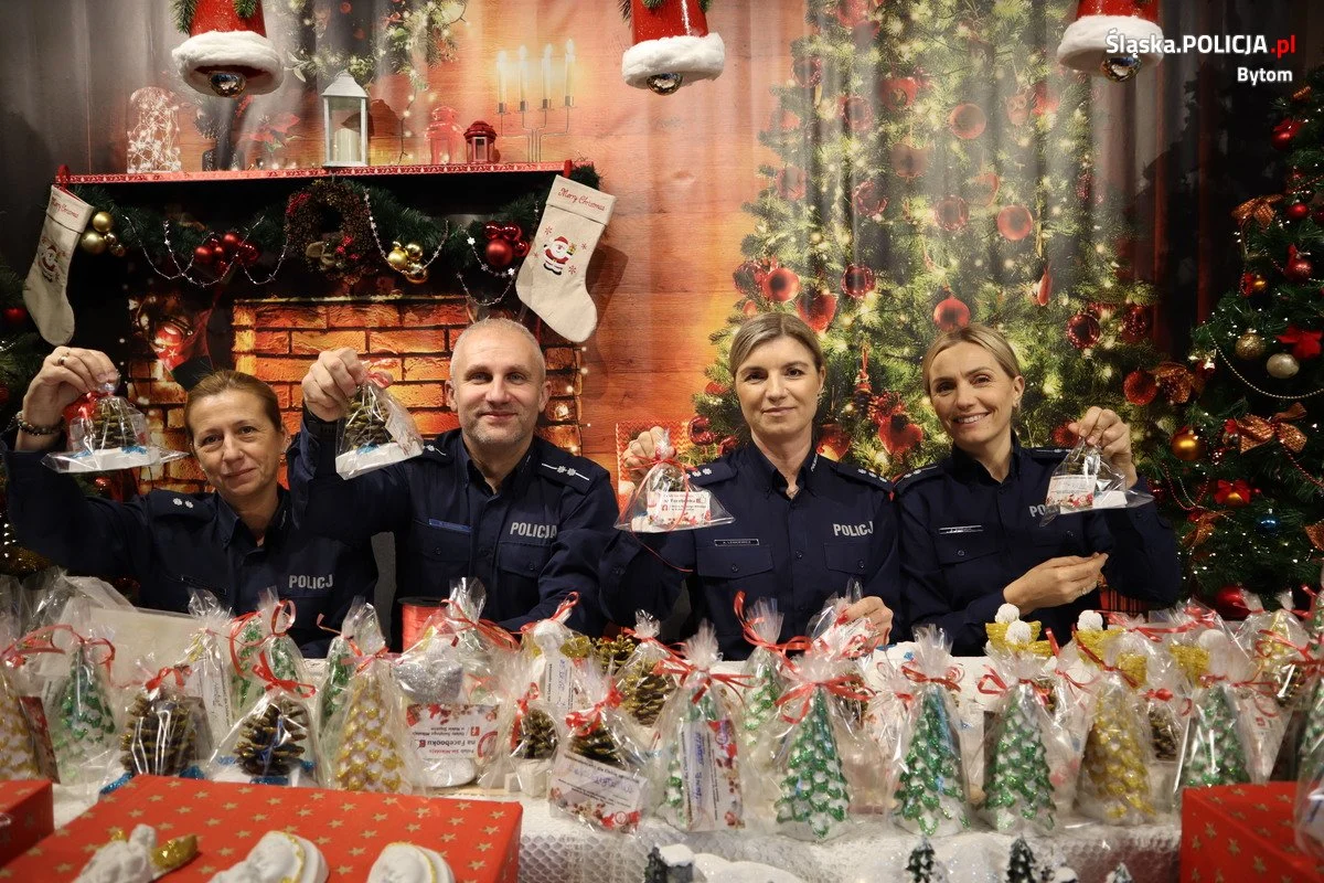 Bytomscy policjanci wspomogli "Dzieło Świętego Mikołaja"