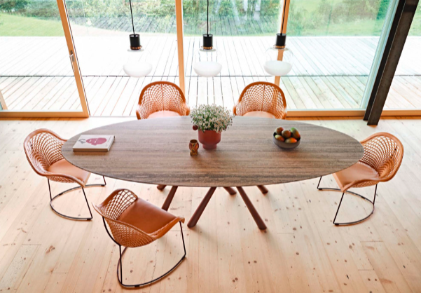 Krzesła na płozach - co w nich inspirującego? Wybierz mądrze!