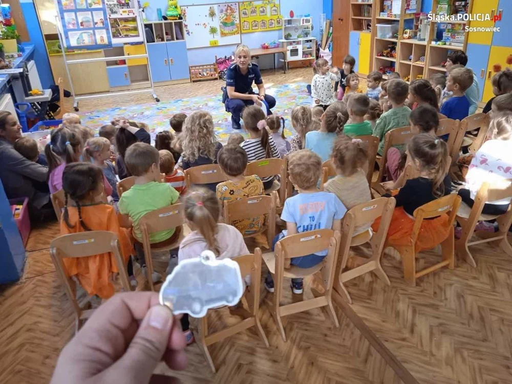Spotkanie sosnowieckiej drogówki z przedszkolakami