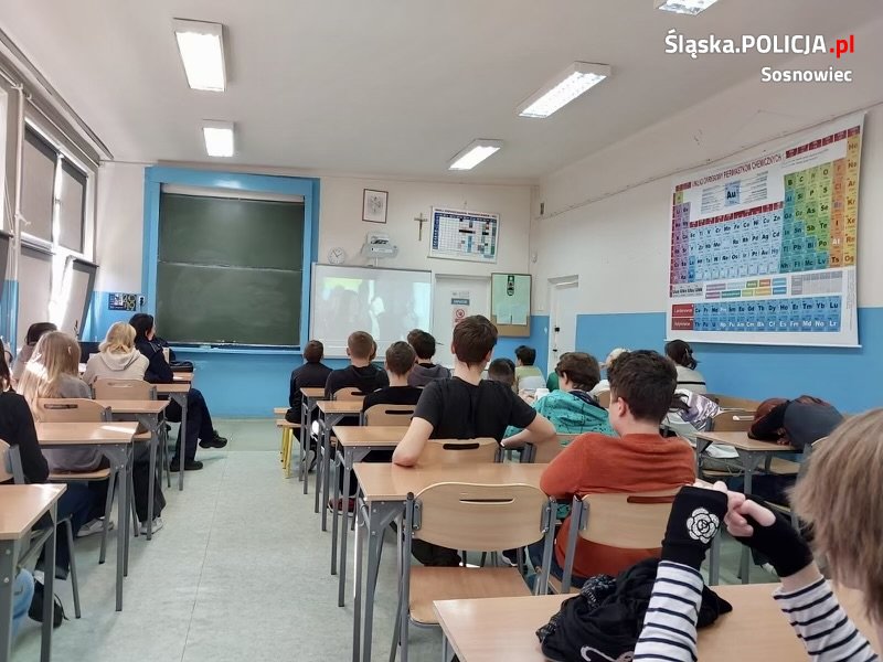 Sosnowieccy dzielnicowi odwiedzili SP nr 6 na Wawelu