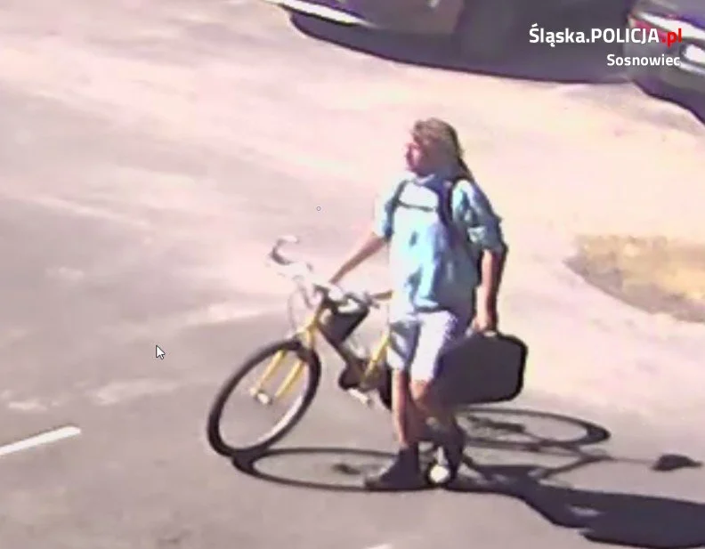 Przywłaszczył sobie cudzą torbę z laptopem. Poznajesz tego mężczyznę?