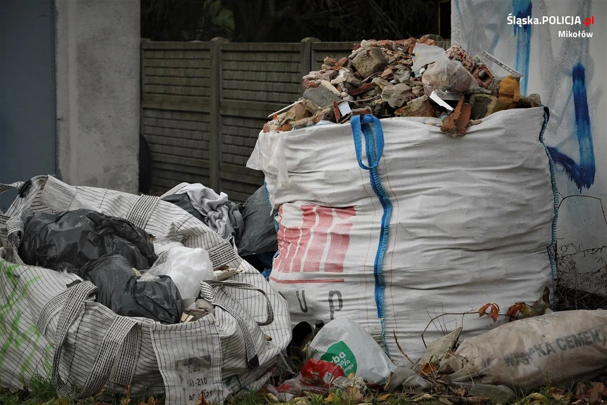 Mikołowska Policja przypomina - podrzucanie śmieci to wyłudzanie usługi!