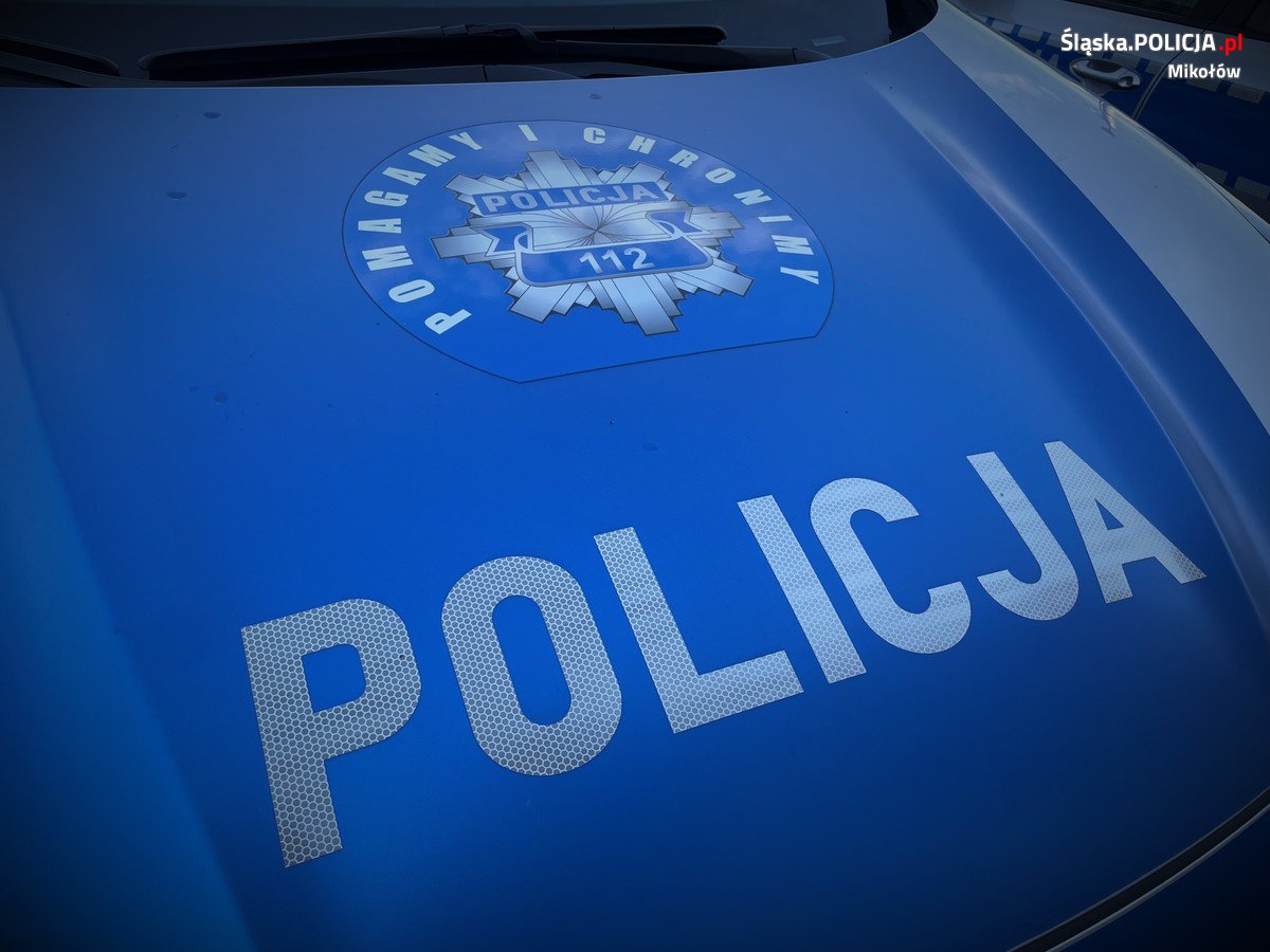 Spektakularne zatrzymanie w Mikołowie. Kierowca mercedesa poszukiwany 4 listami gończymi!