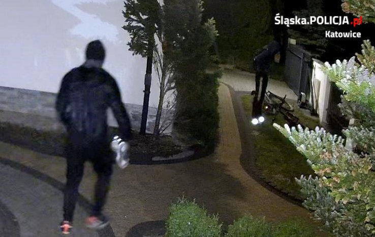 Policjanci poszukują dwójki złodziei. Straty oszacowano na 36 tys. zł! Rozpoznajesz ich?