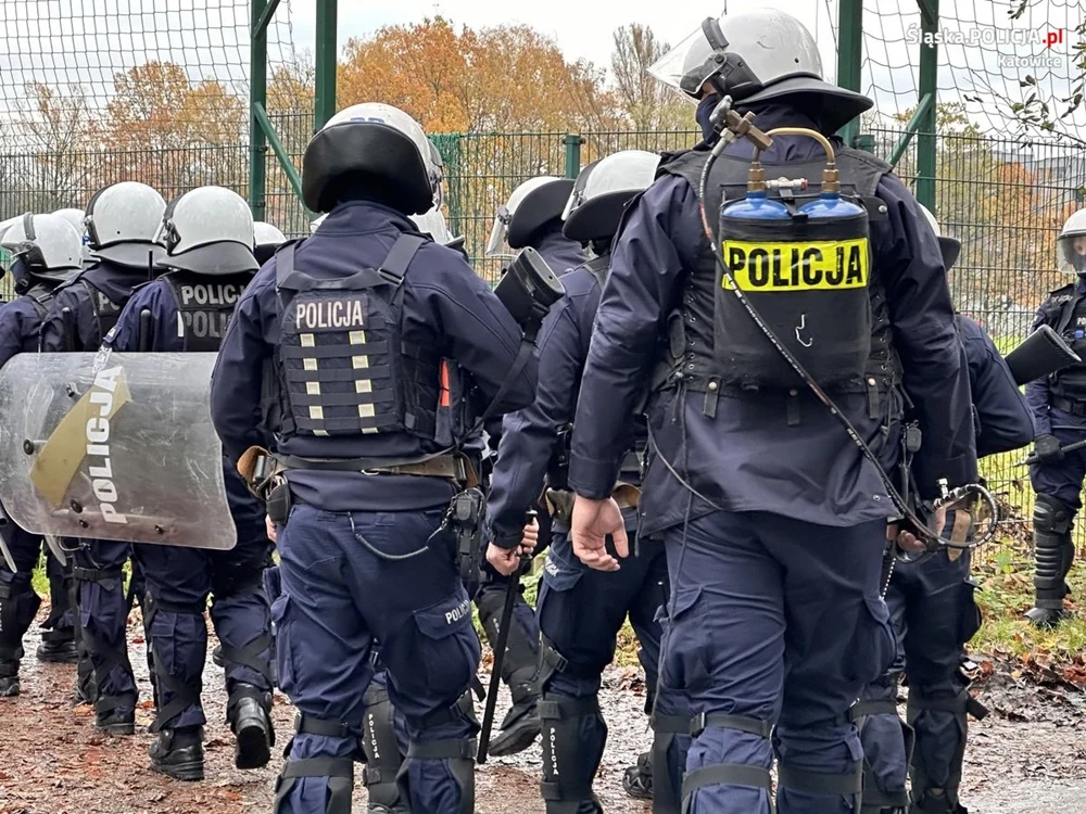 Policjanci zabezpieczali mecz pomiędzy drużynami GKS-u Katowice i GKS-u Tychy