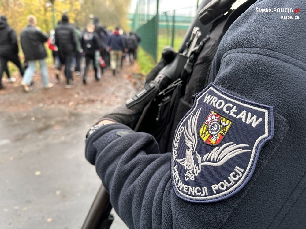 Policjanci zabezpieczali mecz pomiędzy drużynami GKS-u Katowice i GKS-u Tychy