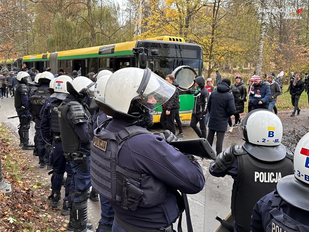 Policjanci zabezpieczali mecz pomiędzy drużynami GKS-u Katowice i GKS-u Tychy