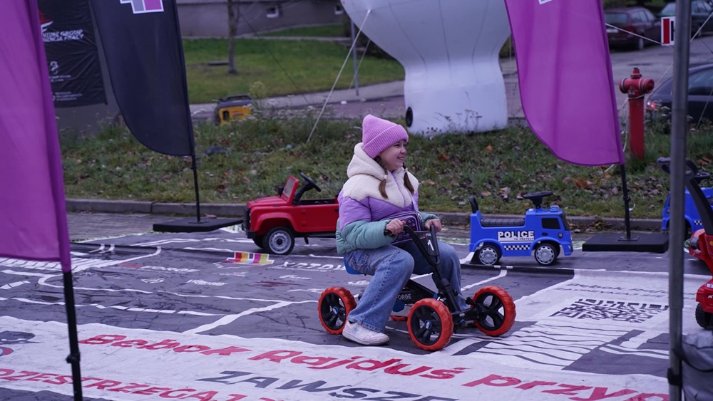 Bezpieczeństwo na drogach podczas pikniku z Bebokiem Rajdusiem. Zobacz, co się działo!