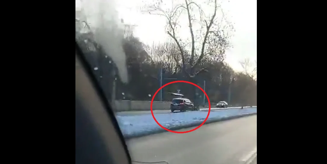 Szokujące nagranie z ul. Chorzowskiej. Samochód jechał pod prąd! [FILM]