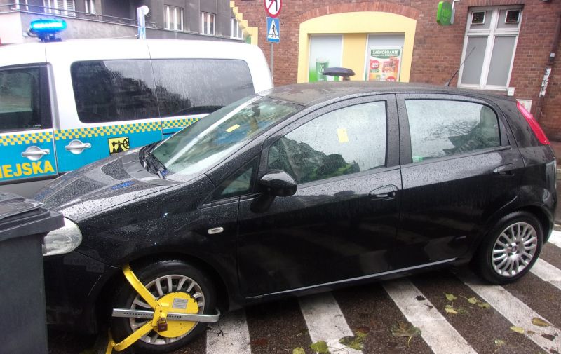 "Miszczowie" parkowania w Katowicach. Straż Miejska opublikowała kolejne zdjęcia