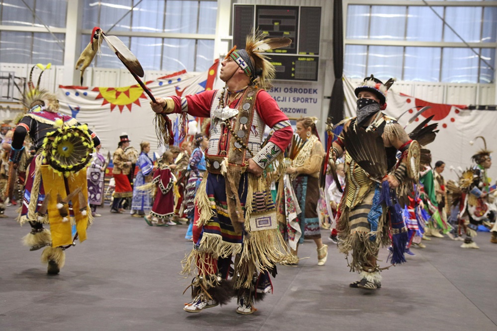 Indiańskie Pow wow w Chorzowie. Zabawa w ceremonialnych strojach odbyła się w "Hajdukach"