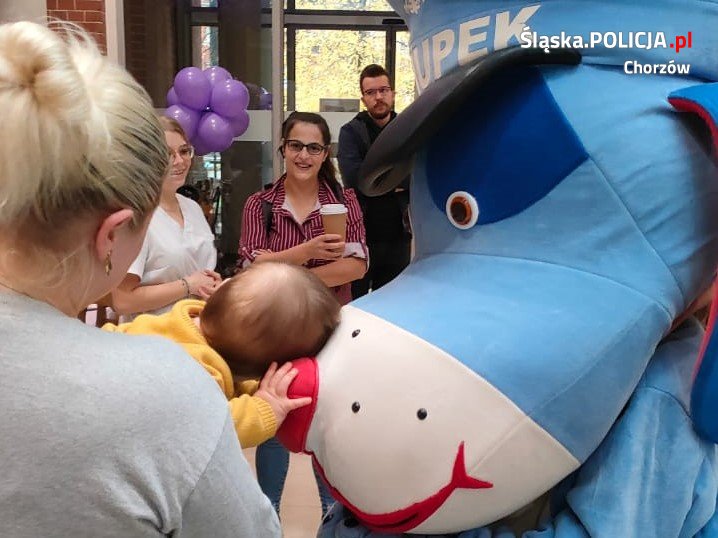 Policjanci odwiedzili dzieci w chorzowskim szpitalu