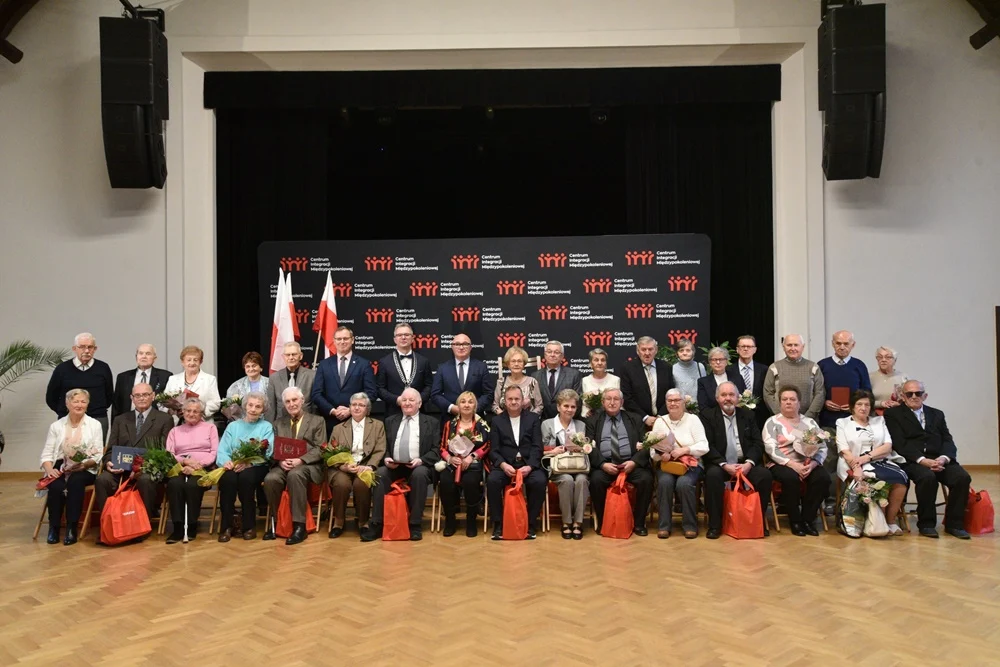 Kolejne Małżeńskie Gody w Chorzowie. Andrzej Kotala i Waldemar Kołodziej wręczyli medale
