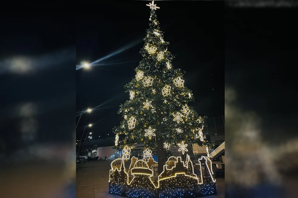 Choinka rozbłysła na rynku w Chorzowie! Czujecie już świąteczny klimat?