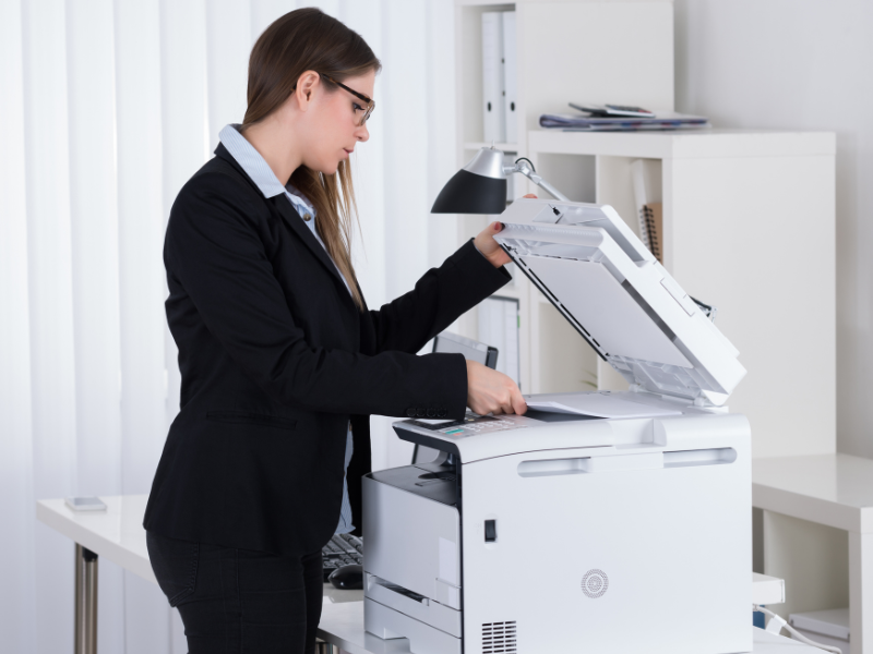 Wynajem urządzeń biurowych dla firmy — co musisz wiedzieć