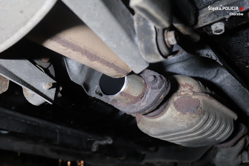 Złodziej katalizatorów w rękach chorzowskich mundurowych. Grozi mu 5 lat więzienia!