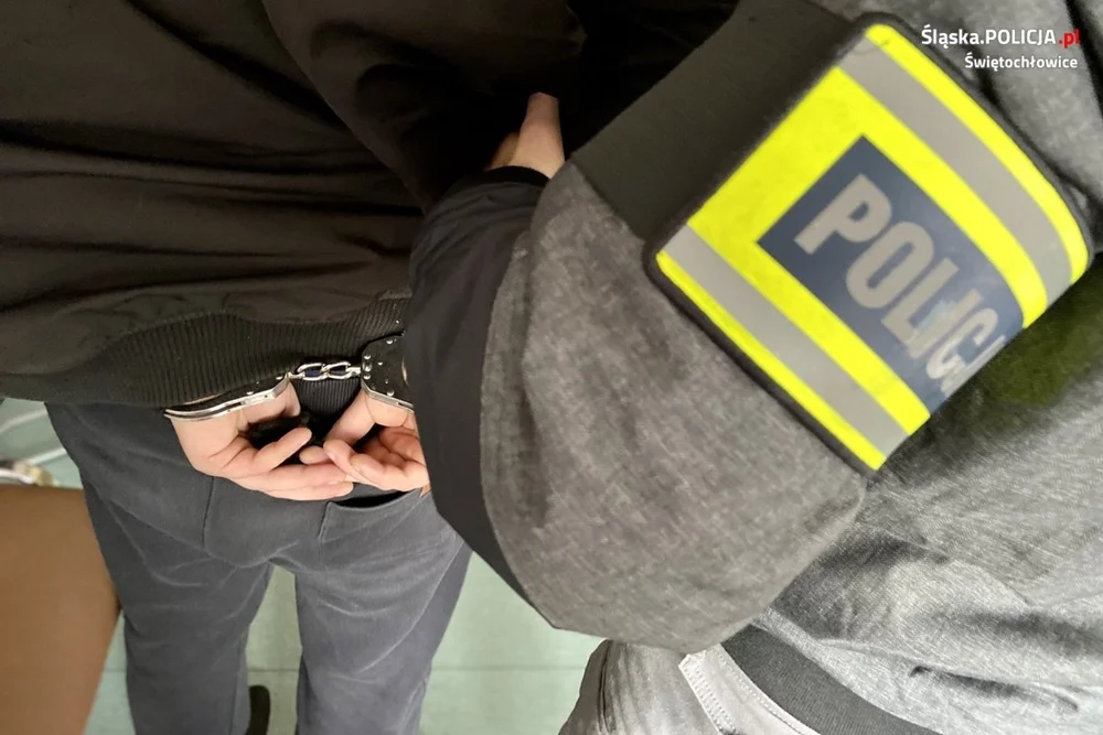 Uciekał skradzionym samochodem ulicami Świętochłowic. 24-latek miał 2 promile alkoholu!