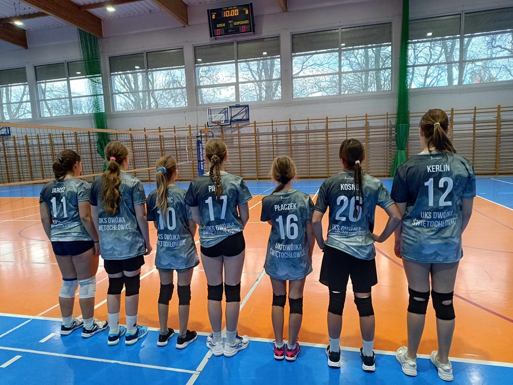 Siatkarskie emocje w UKS Dwójka Świętochłowice. Zobacz, co się działo!