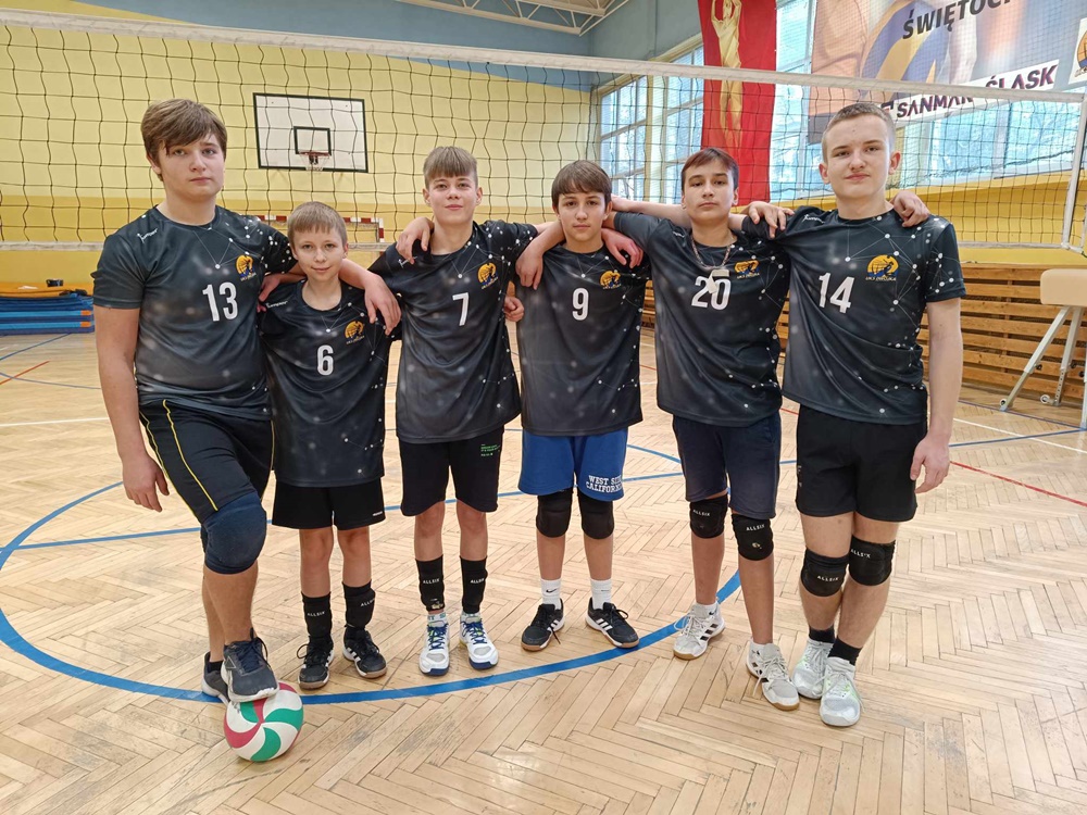 Siatkarskie emocje w UKS Dwójka Świętochłowice. Zobacz, co się działo!