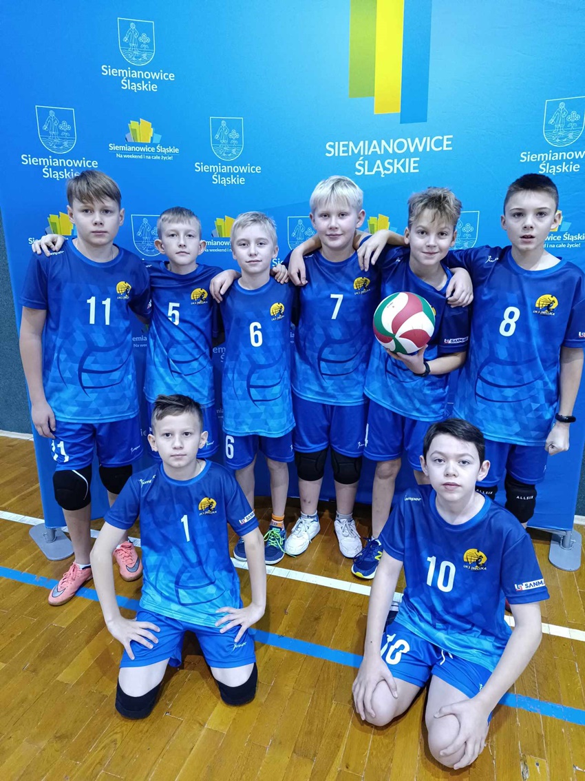 Siatkarskie emocje w UKS Dwójka Świętochłowice. Zobacz, co się działo!