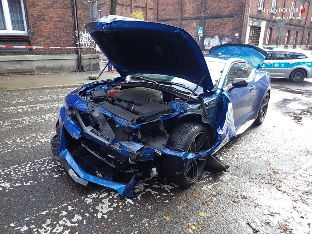 Świętochłowice: Wjechał Camaro w karetkę. 26-latek był pijany i poszukiwany!