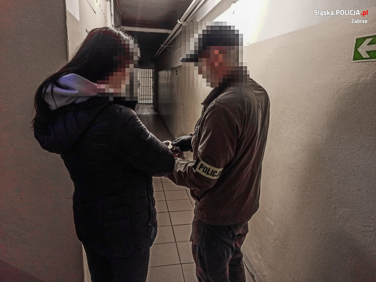 36-latka zaatakowała nożem sąsiada. Wcześniej dopuściła się rozboju