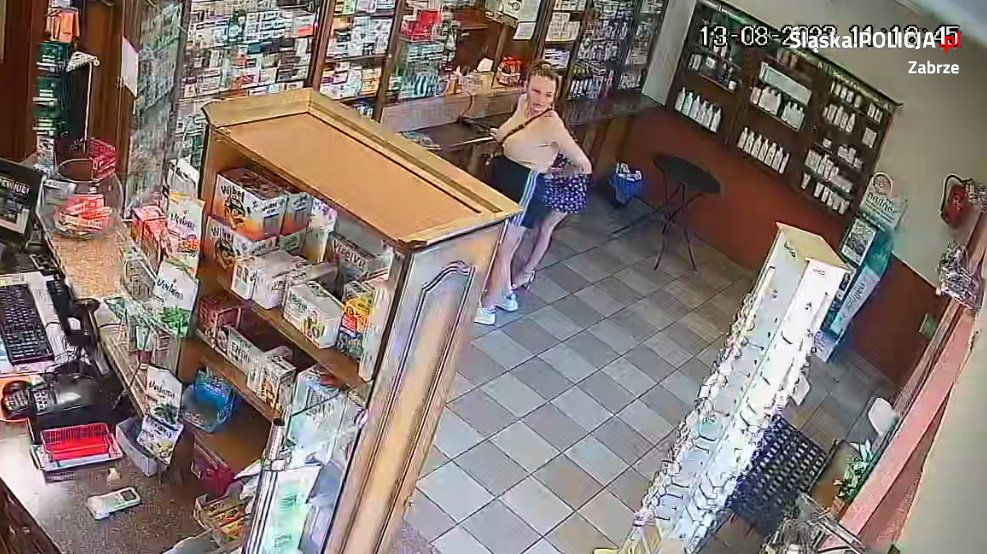 Policja publikuje wizerunek osoby, która przywłaszczyła telefon