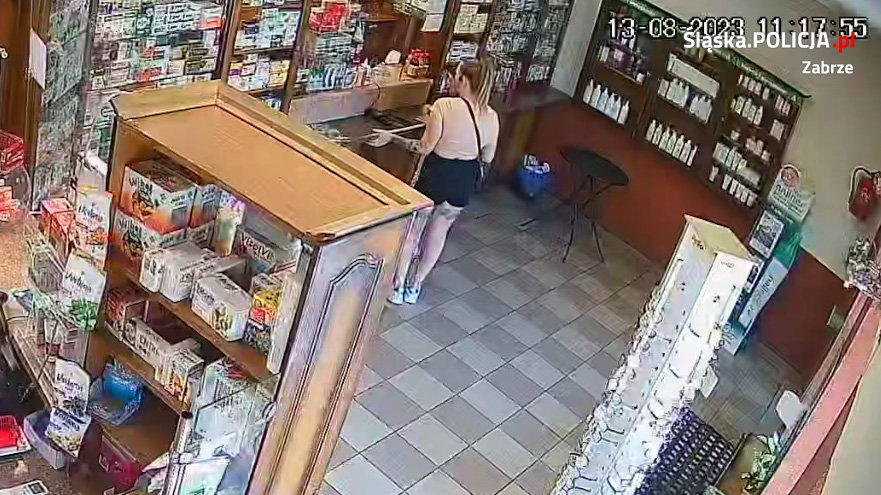 Policja publikuje wizerunek osoby, która przywłaszczyła telefon